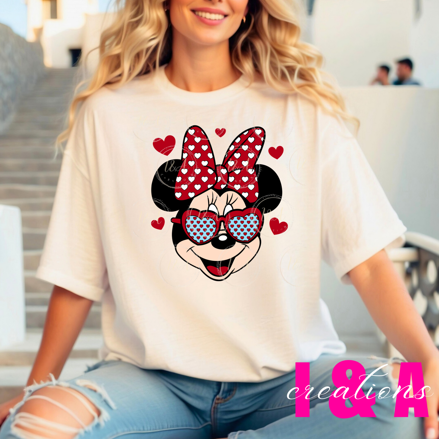 #399 mouse with heart glasses