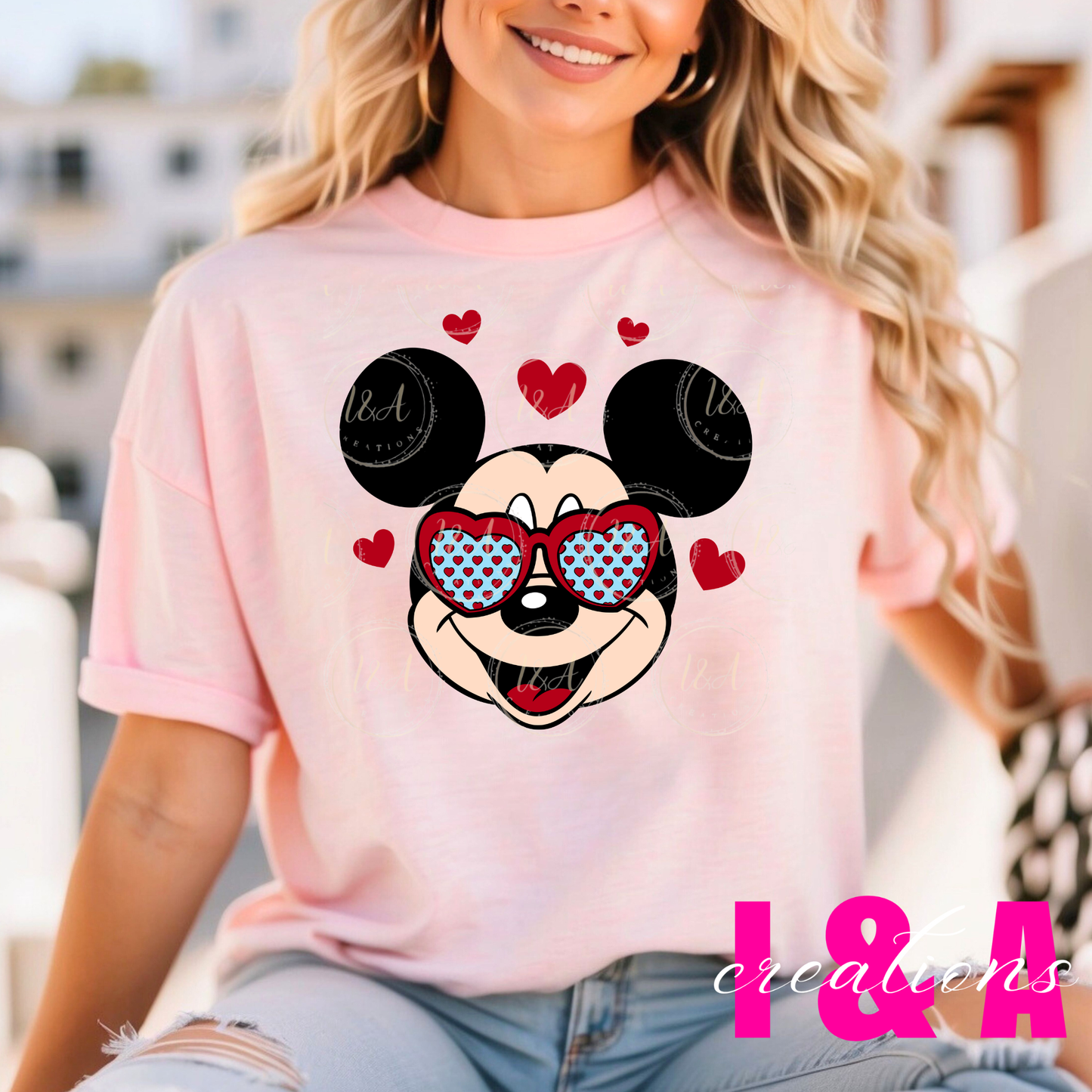 #399 mouse with heart glasses